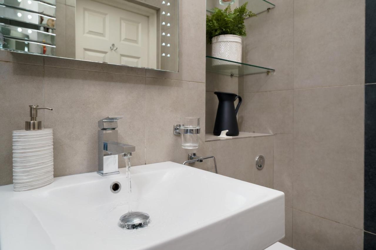 2 Bedr, 3 Beds, 1 Bath Thames, Trafalgar Sq Лондон Екстериор снимка