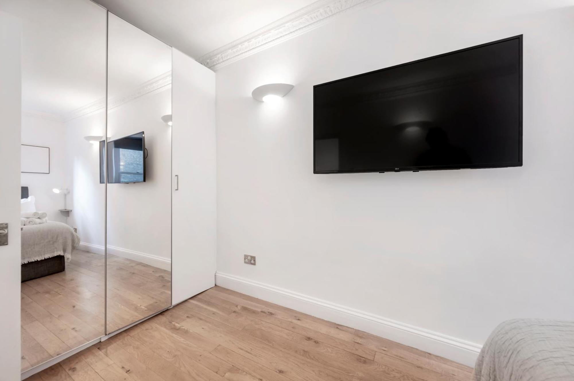 2 Bedr, 3 Beds, 1 Bath Thames, Trafalgar Sq Лондон Екстериор снимка