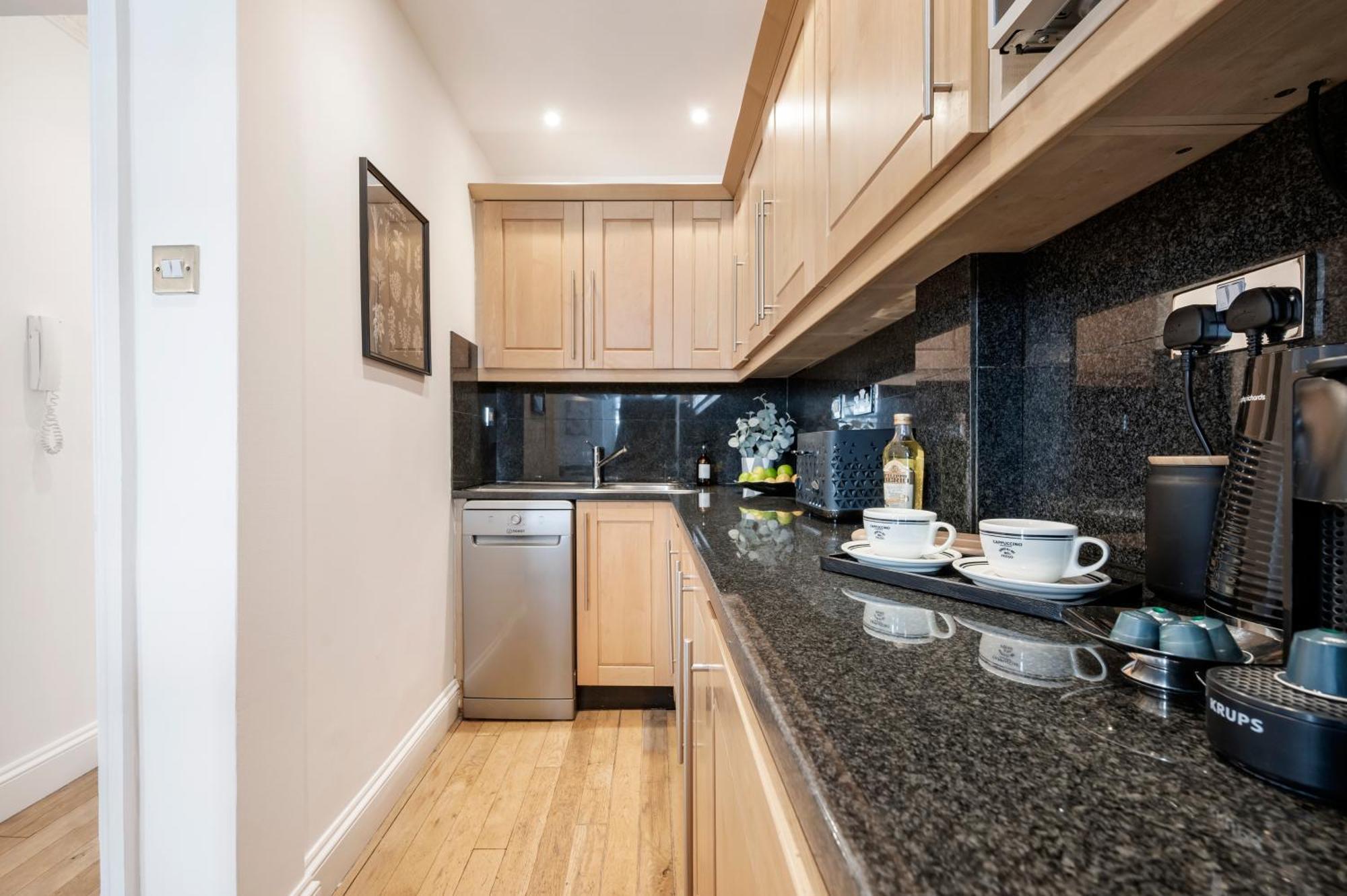2 Bedr, 3 Beds, 1 Bath Thames, Trafalgar Sq Лондон Екстериор снимка