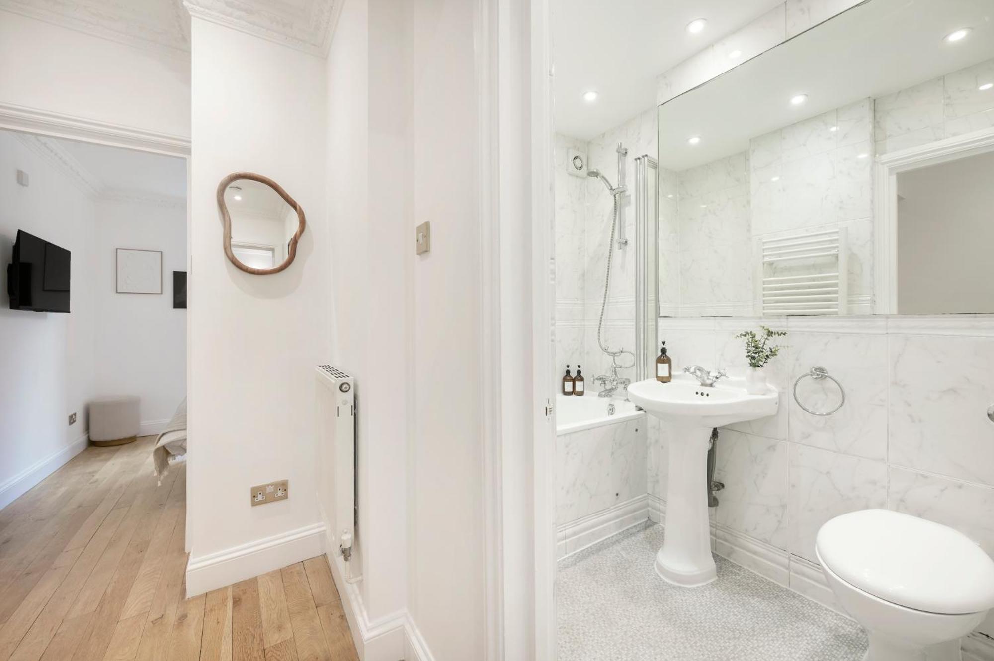 2 Bedr, 3 Beds, 1 Bath Thames, Trafalgar Sq Лондон Екстериор снимка